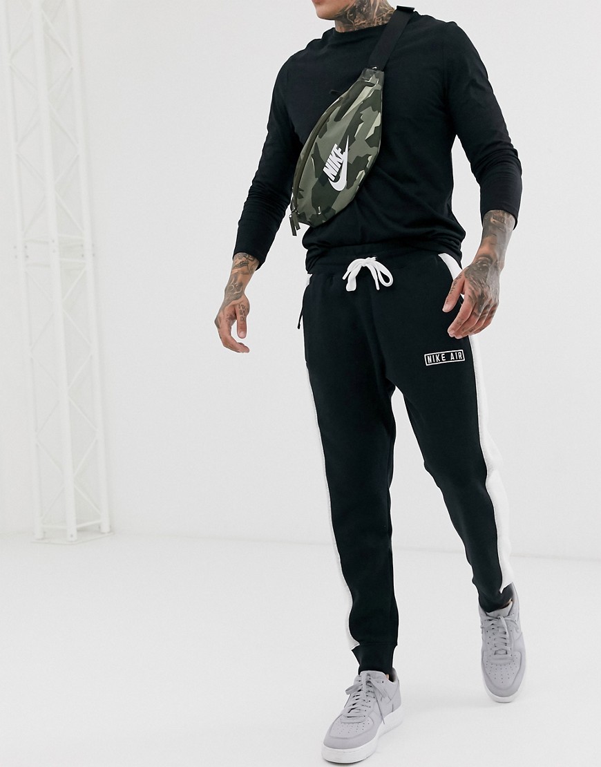 Nike - Pantaloni sportivi neri con logo e riga a contrasto-Nero