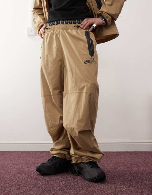 Nike Pantaloni tecnici beige ASOS