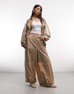 Nike Parachute Balloon Trackpants In Brown