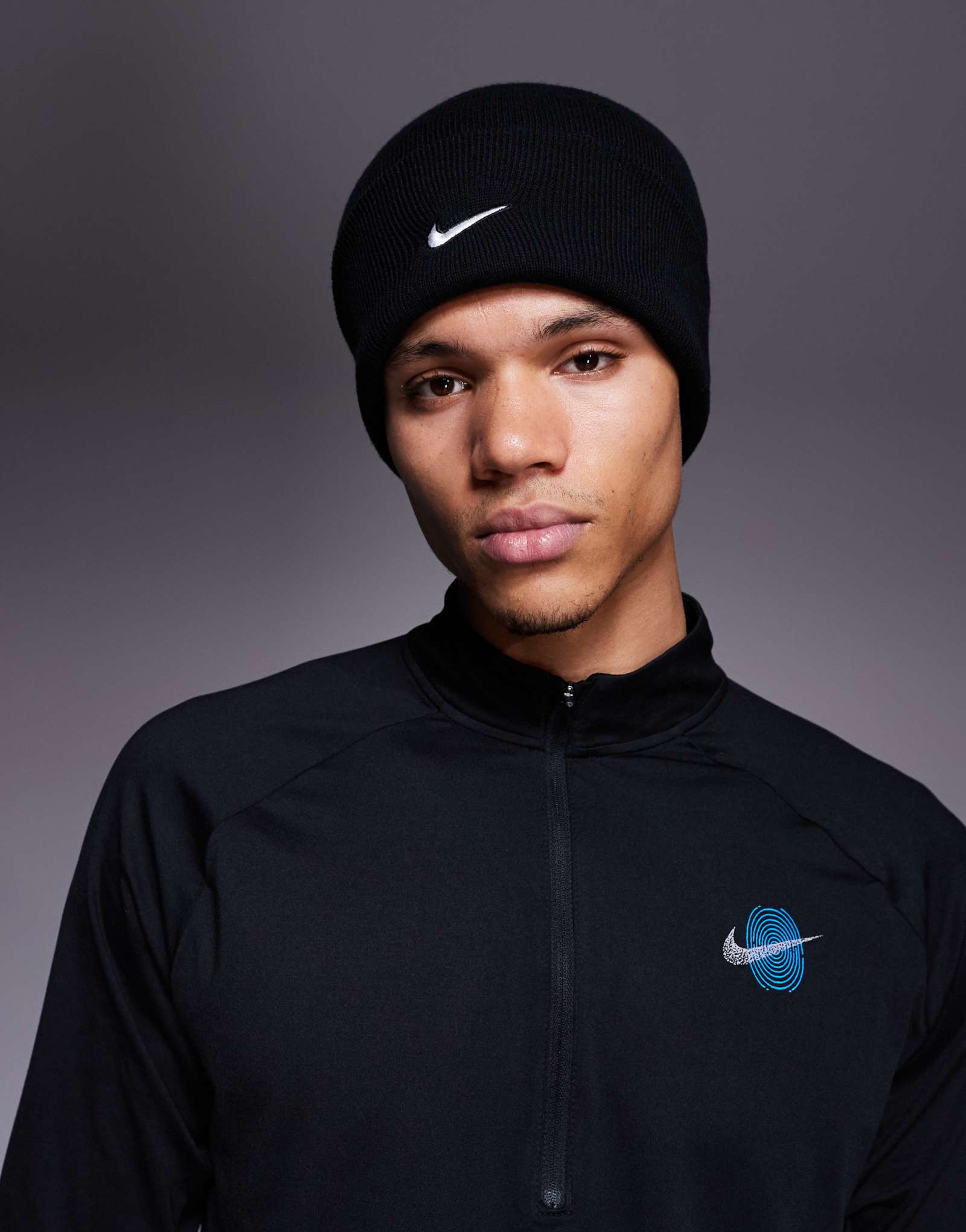 Черная шапочка Nike Peak beanie