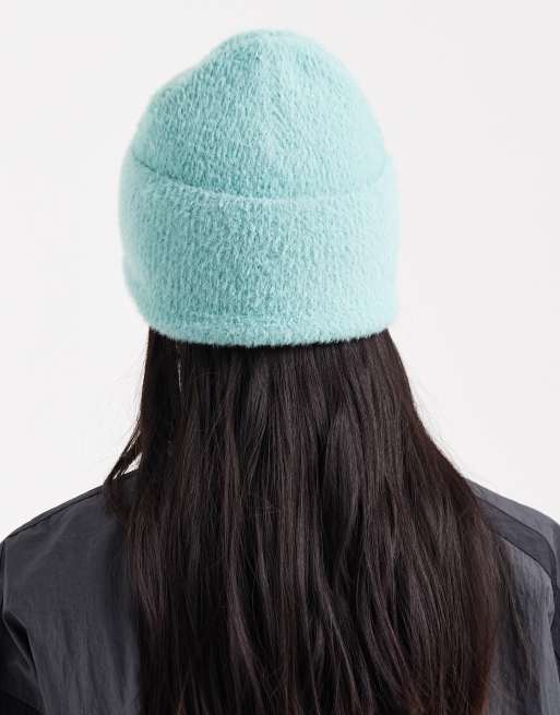 Nike – Peak – Kuschelige Strickmütze in Hellblau, 3 von 3