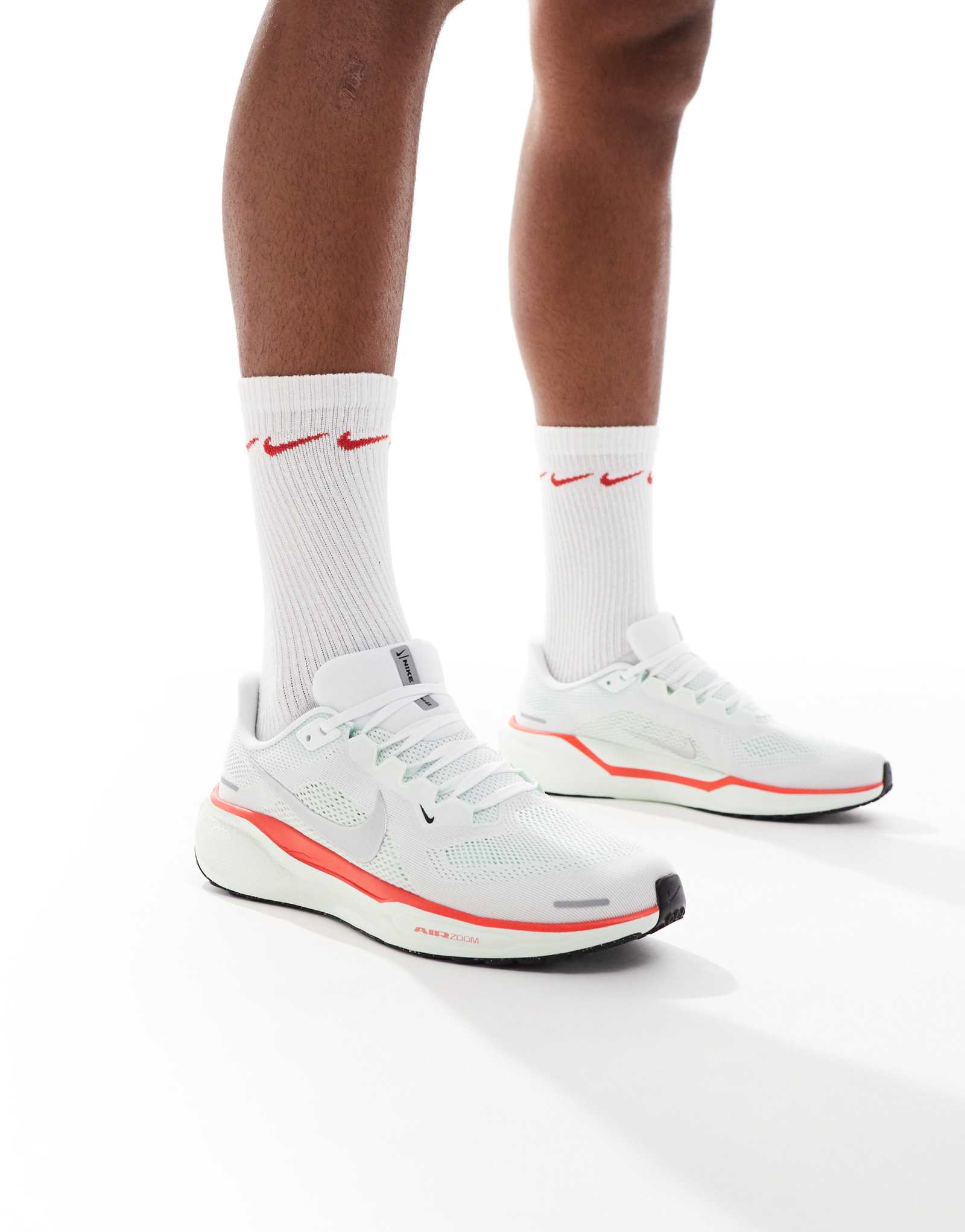 Кроссовки для бега Nike Pegasus 41 белого и зеленого цветов