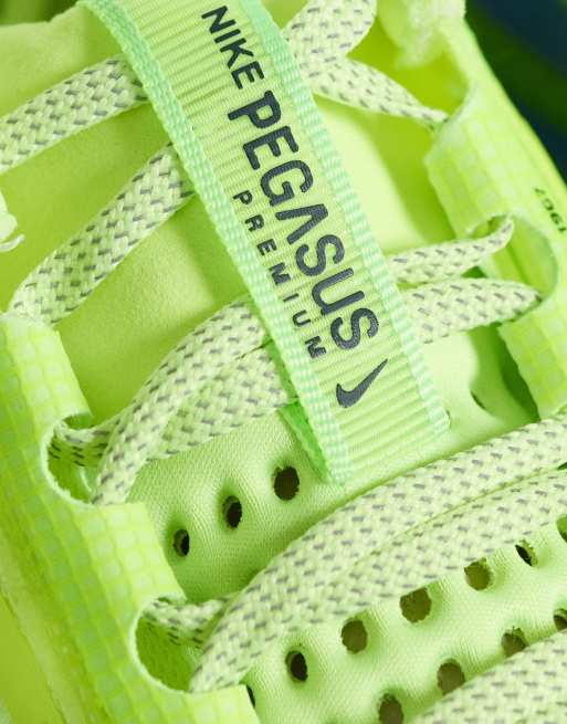 Nike Pegasus Premium sneakers in black and green, 4 of 5