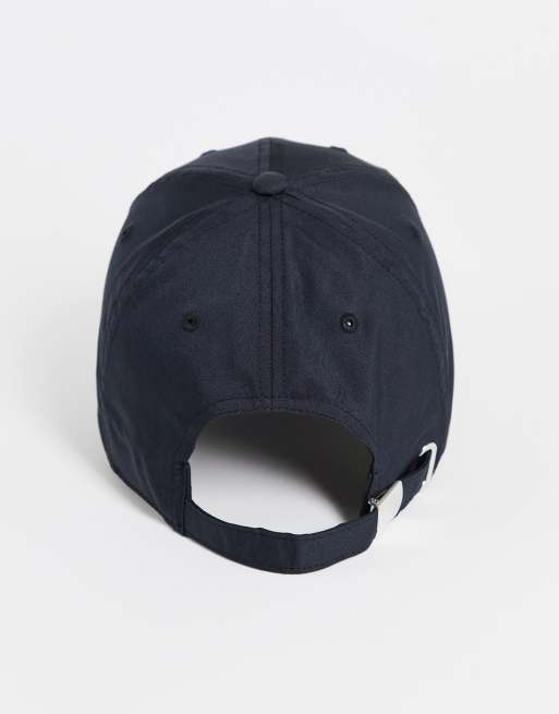 Nike - Pet met metalen Swoosh in zwart 943092-010, 4 van 4