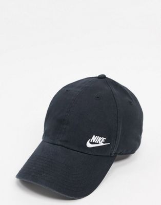 Nike - Pet met swoosh cap in zwart 