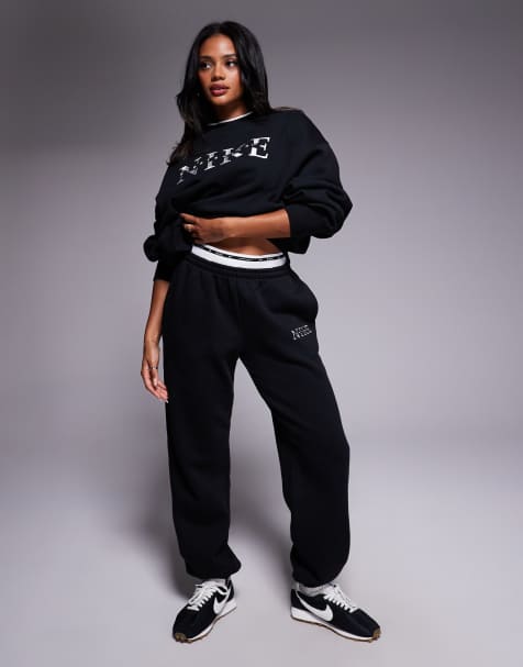 Nike - Phoenix Fleece Gym Life - Ensemble sweat à logo virgule et pantalon de jogging - Noir - view 1