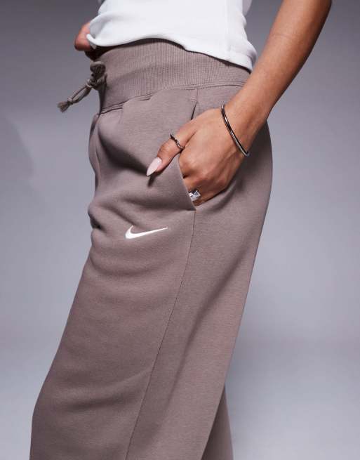 Nike Phoenix Fleece high rise wide leg sweatpants in brown, 3 of 5