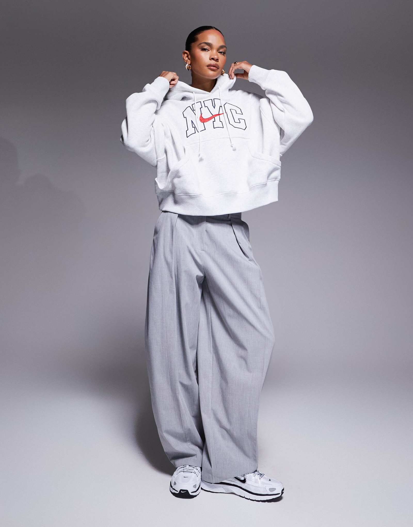 Толстовка с капюшоном Nike Phoenix из флиса с объемным рисунком серого цвета