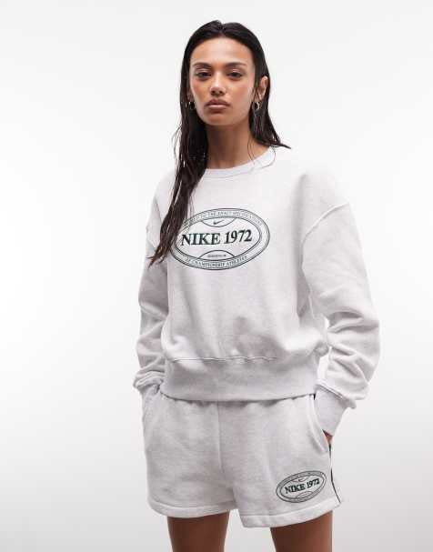 Nike – Phoenix Fleece – Oversize-Sweatshirt in Hellgrau mit Tennis-Grafikprint - view 1