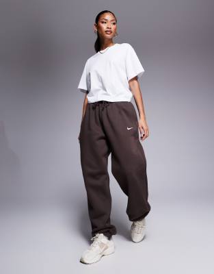 Phoenix Fleece oversized sweatpants in brown