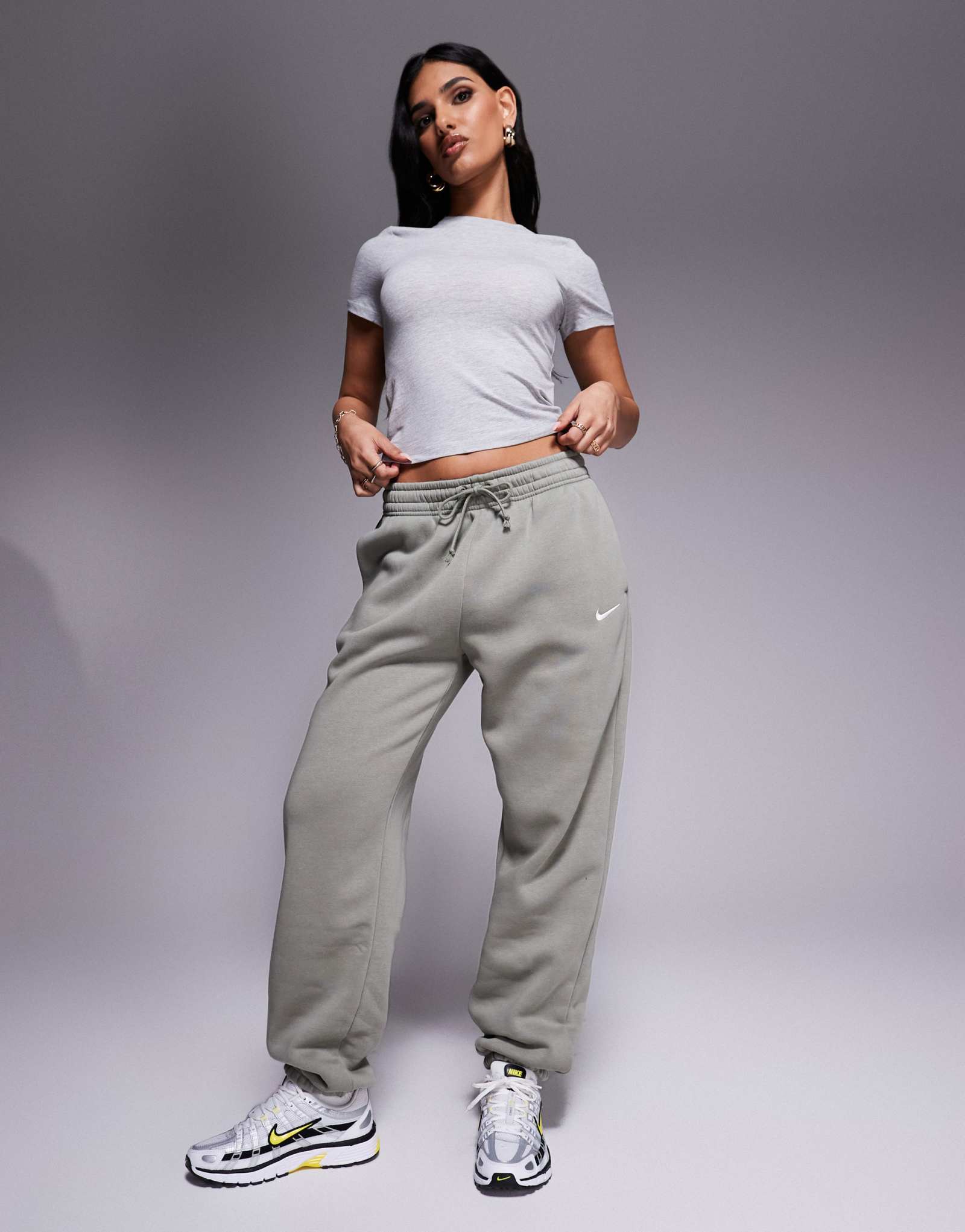 Спортивные брюки Nike Phoenix из флиса оверсайз цвета хаки