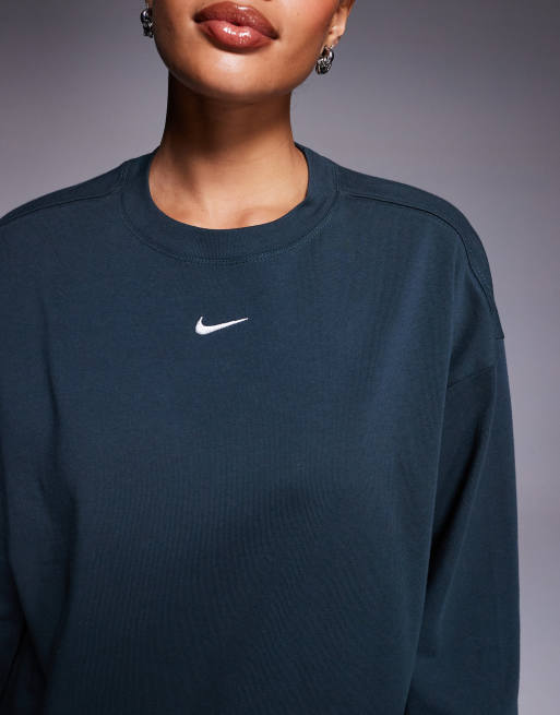 Nike Phoenix Fleece oversized sweatshirt in dark green, 2 of 4
