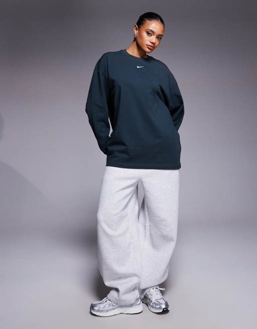 Nike Phoenix Fleece oversized sweatshirt in dark green, 3 of 4