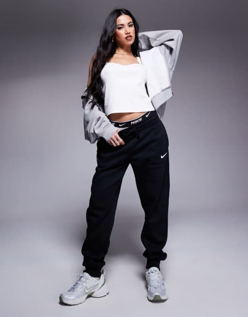 Nike – Phoenix Fleece – Svarta mjukisbyxor i oversize med medelhög midja
