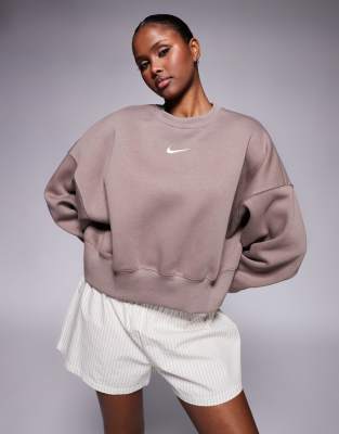 Nike - Phoenix Fleece - Sweatshirt in Braun mit extremer Oversize-Passform