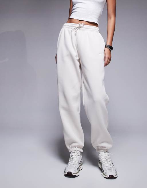 Nike Phoenix Fleece tapered sweatpants in beige, 2 of 5