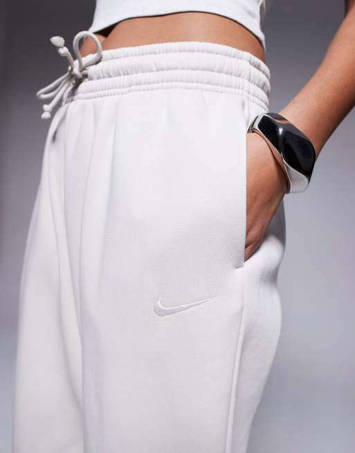 Nike Phoenix Fleece tapered sweatpants in beige, 3 of 5