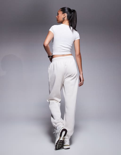 Nike Phoenix Fleece tapered sweatpants in beige, 4 of 5
