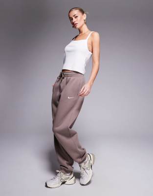 Phoenix Fleece tapered sweatpants in brown