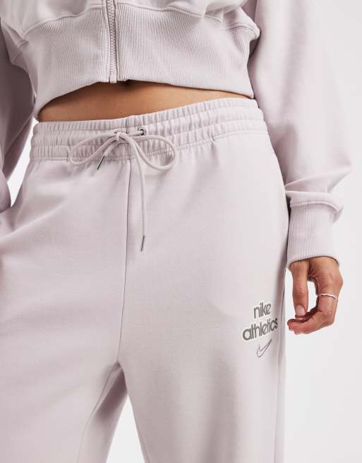 Nike – Phoenix – Ljuslila mjukisbyxor i fleece med vida ben och hög midja, 3 av 5