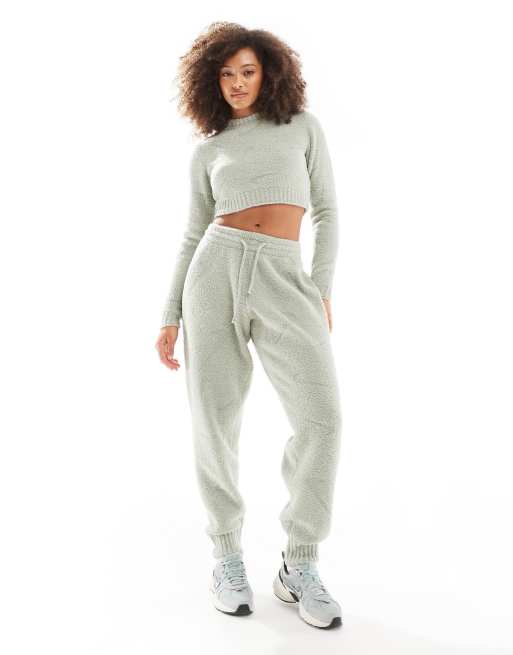 Nike Phoenix - Set van bouclé met crop top en joggingbroek met swoosh print in lichtgroen