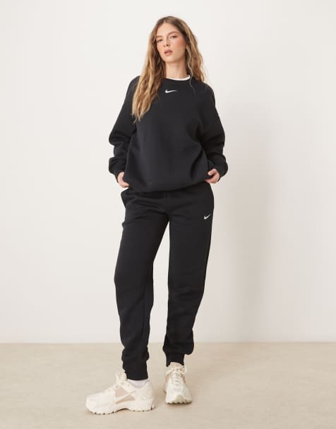 Nike – Phoenix – Svart set i oversize med medelhöga mjukisbyxor och sweatshirt med rund halsringning - view 1