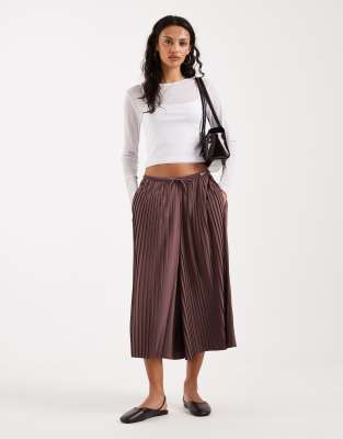 Nike pleated skirt in brown 