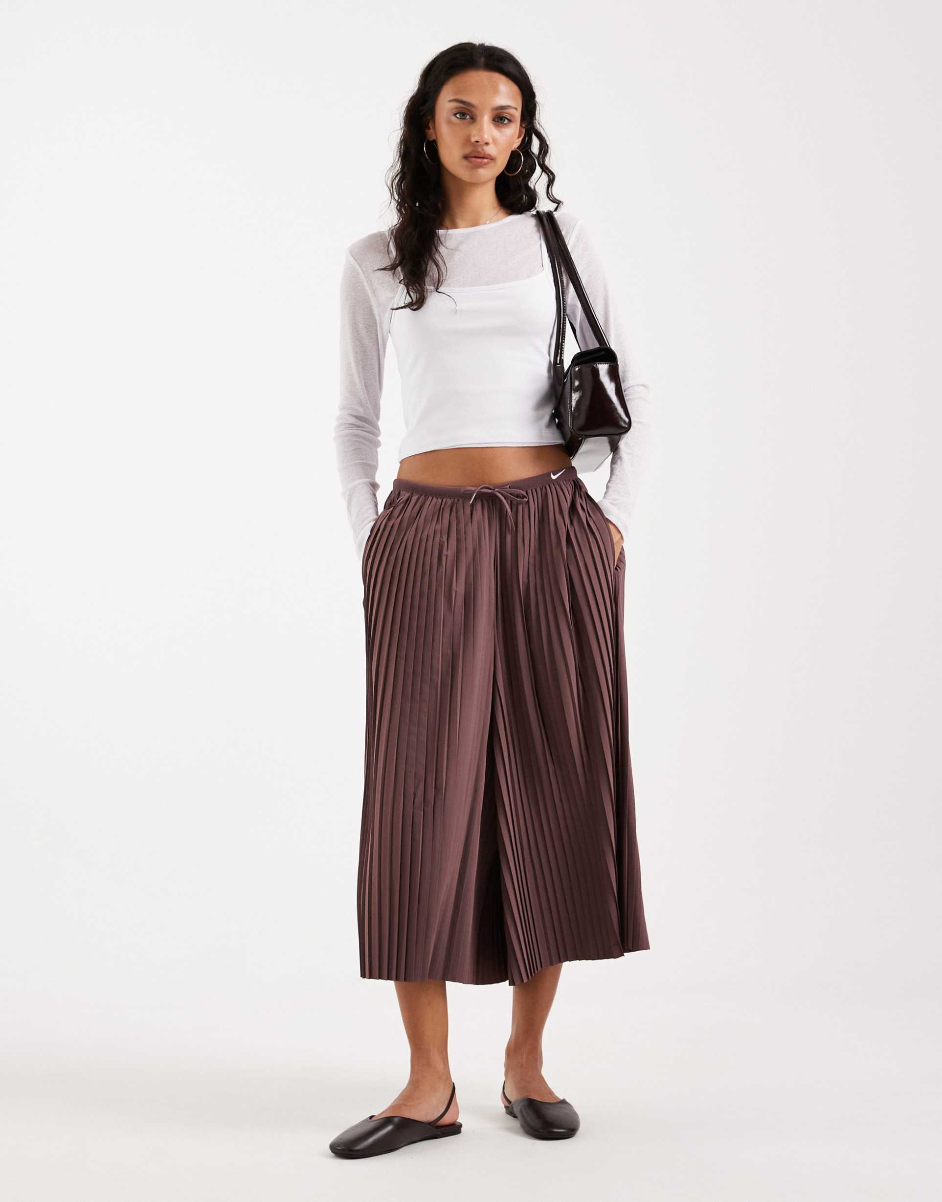 nike pleated skirt in brown