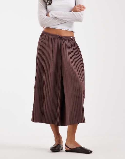 Nike pleated skirt in brown , 2 of 5