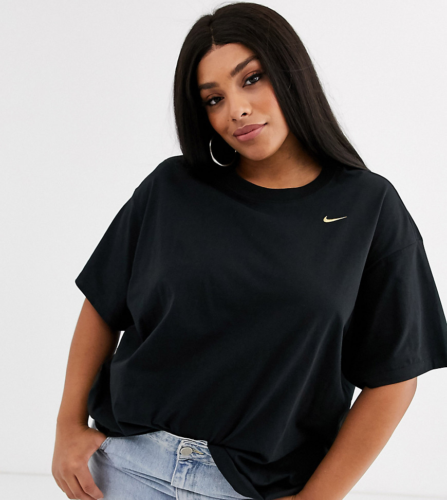 Nike - Plus - Boyfriend T-shirt in zwart