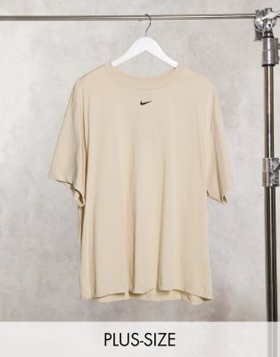 Nike Plus Boyfriend T Shirt Mit Kleinem Logo In Hafer Evesham Nj