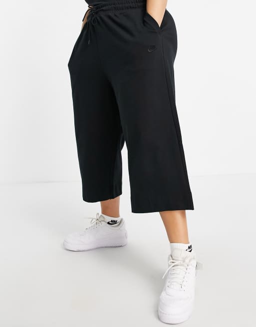 Nike capris hotsell on sale