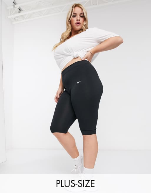 Nike - Plus - Capri legging in zwart met kleine swoosh
