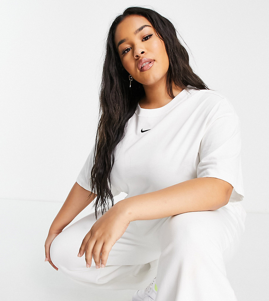 Plus-size T-shirt by Nike This item is excluded from promo Crew neck Drop shoulders Nike logo embroidery to chest Oversized fit