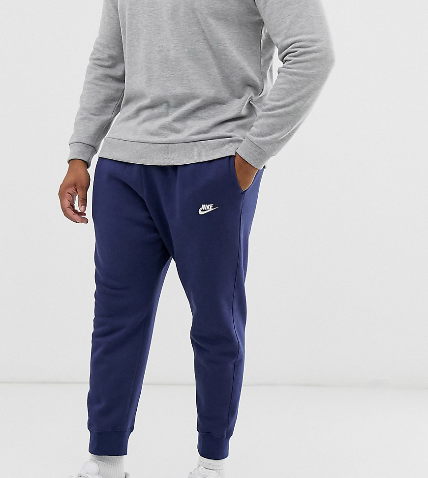 Nike Plus - Club - Joggers blu navy con fondo elasticizzato