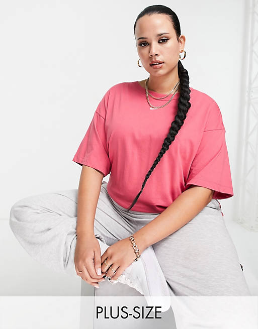  Nike Plus essential boyfriend t-shirt in archaeo pink with mini swoosh 