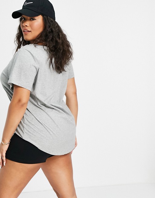 Nike Plus – Essential – Szary luźny T-shirt WBUT
