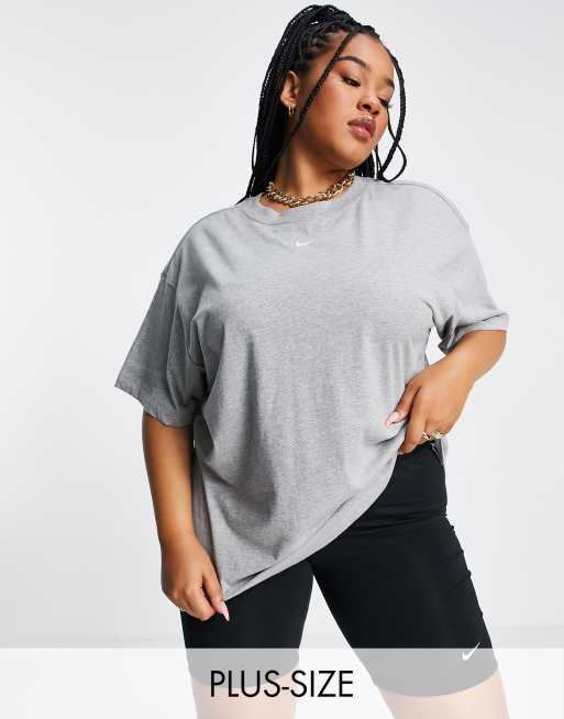 Nike Plus - Essentias - Boyfriend T-shirt in grijs