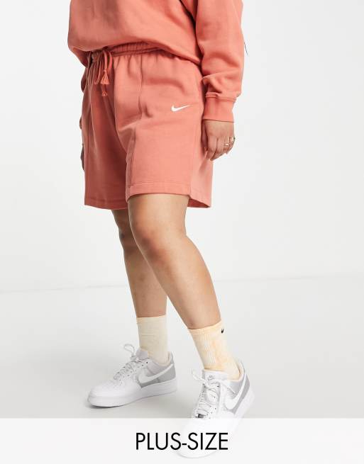 Nike - Plus - Fleece short met mini swoosh in bruin