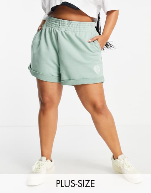 clase Dar eje Nike Plus high waist shorts in mint green | ASOS