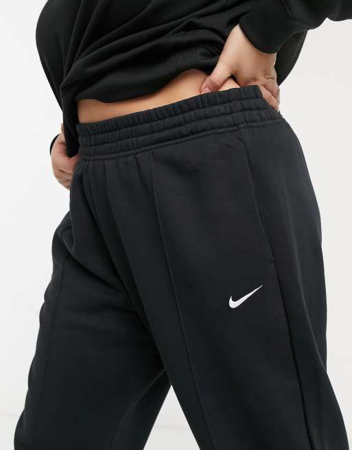 Nike - Plus - Jogger oversize avec petit logo virgule - Noir