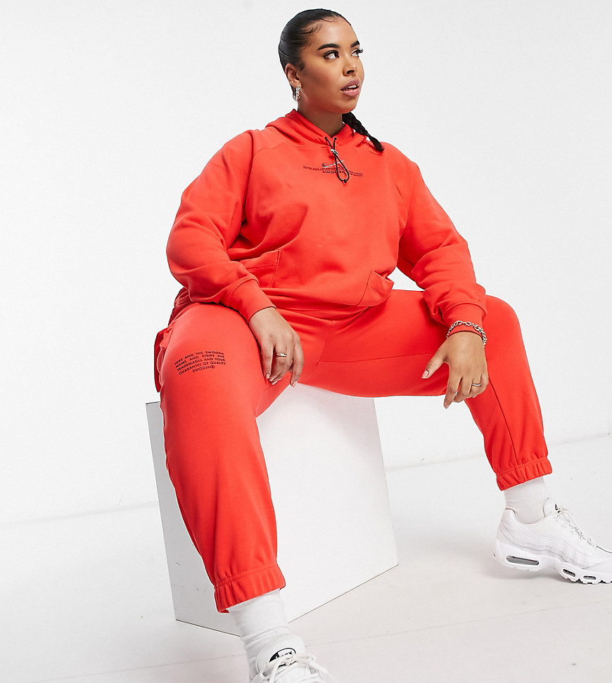 Nike Plus - Joggingbroek van fleece met swoosh in rood