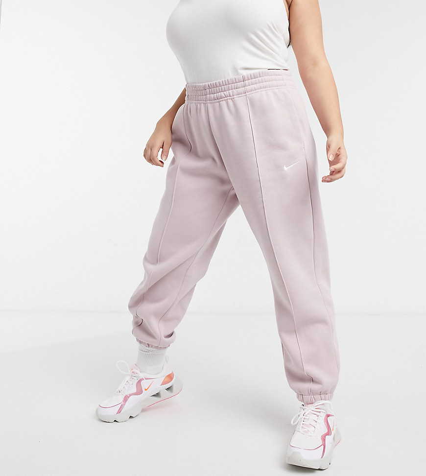 Nike Plus - Oversized joggingbroek met mini Swoosh in lichtroze