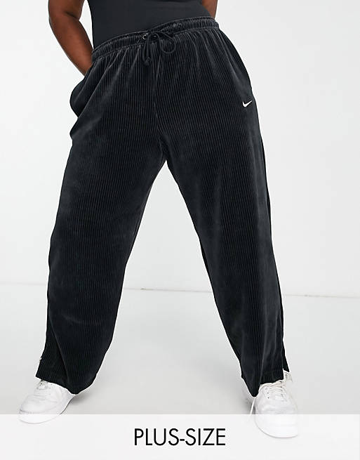 Nike Plus - Pantalon de jogging large en velours côtelé - Noir