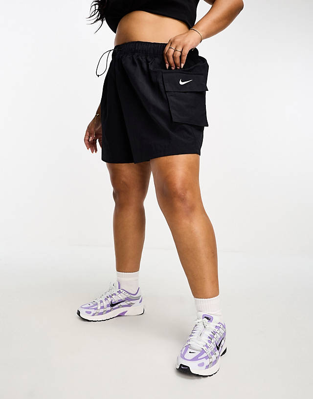 Nike - plus woven cargo shorts in black
