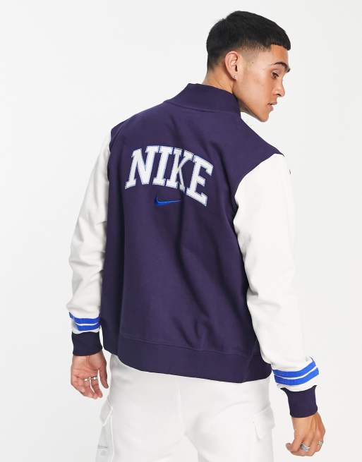 Nike – Polarowa kurtka w uniwersyteckim stylu retro w kolorze złamanej bieli i granatowym