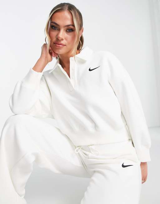 Nike – Polo-Sweatshirt in Segelweiß mit kurzem Schnitt und kleinem Swoosh-Logo