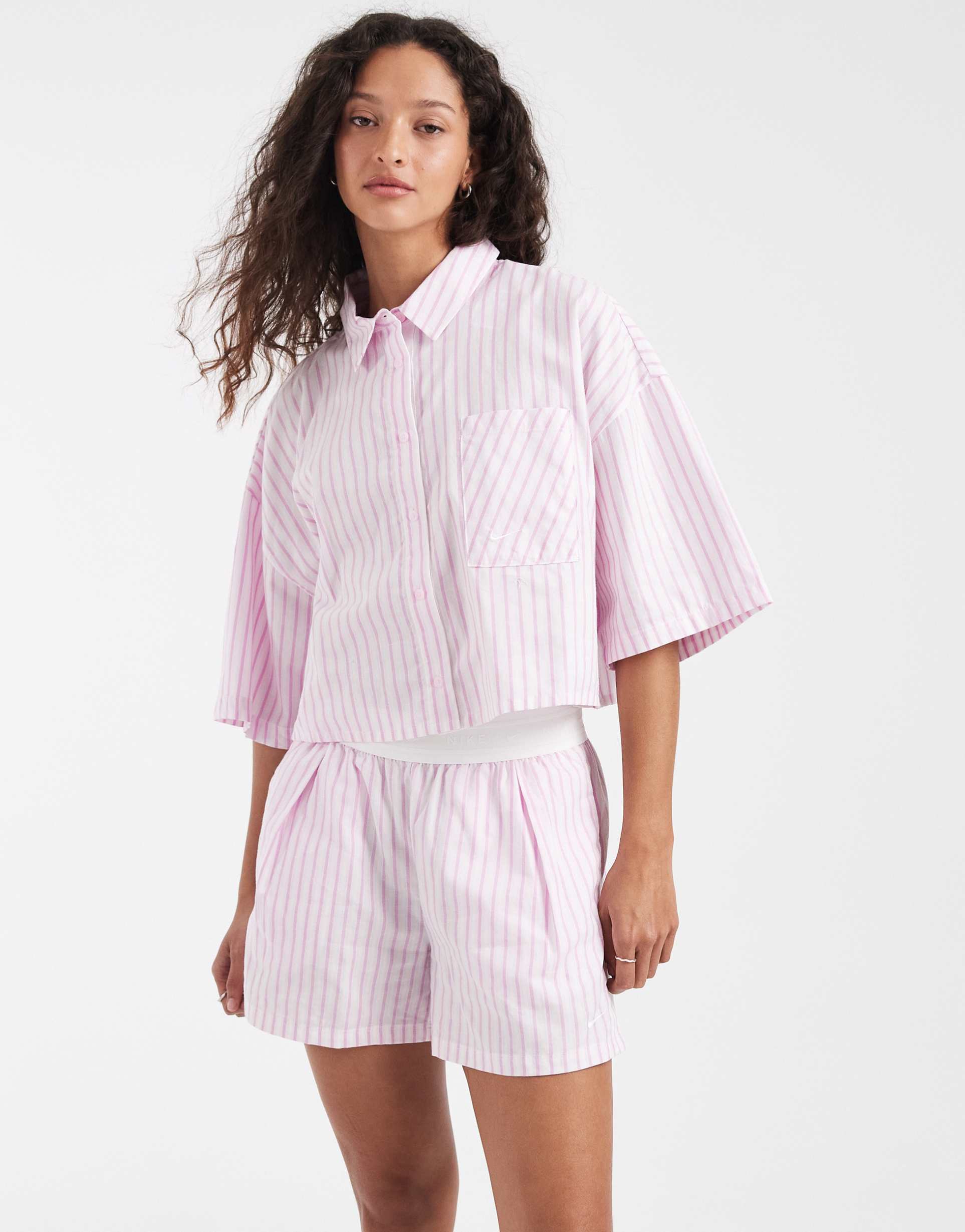 nike poplin stripe woven shorts in pink