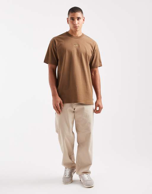 Nike Premium – Essentials – Brązowy T-shirt, 2 z 5