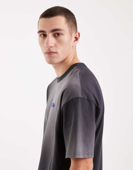 Nike – Premium Essentials – Gråtvättad t-shirt, 4 av 5